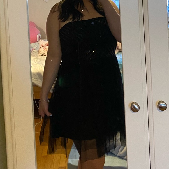 Strapless Black sequin dress - Picture 4 of 4